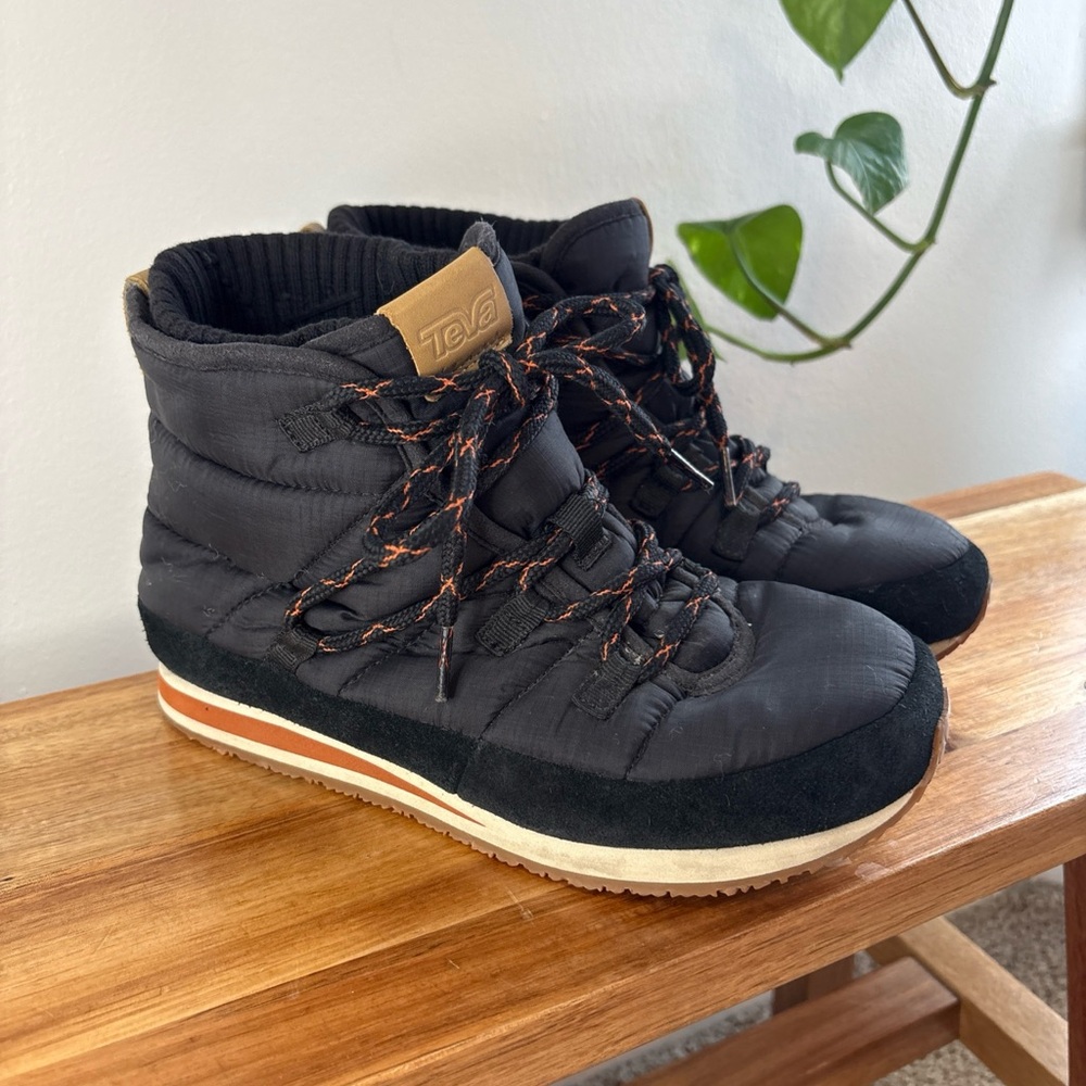 Teva Ember Lace Up Women's 7 Black Quilted Hiking Outdoor Mid Boot